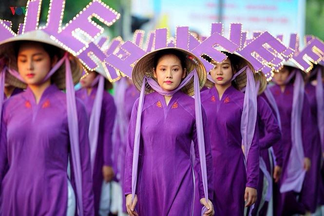 Vu non Hue bi 'cam sung': Co the coi la vuong mien?-Hinh-2