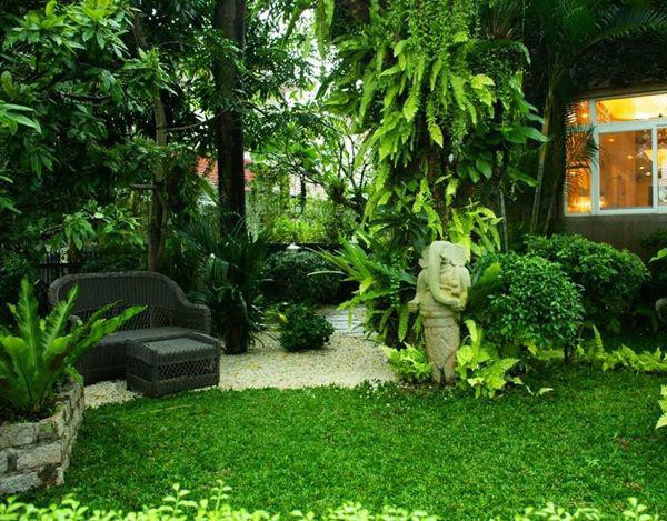 Vì yêu những chi tiết vẽ trên tường của châu Âu nên Vũ Cẩm Nhung thường chụp lại khi đi du lịch, sưu tầm thêm trên sách báo và cho vẽ lên nội thất và trần nhà mình.