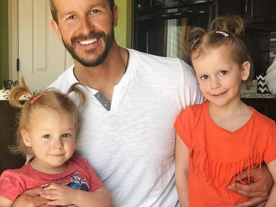 Tuy nhiên, Watts một mực muốn ly thân và trong lúc tranh cãi đã ra tay giết hại người vợ đang mang thai 15 tuần. Ban đầu, Watts khai rằng chỉ giết vợ vì cô ra tay hại 2 con gái.