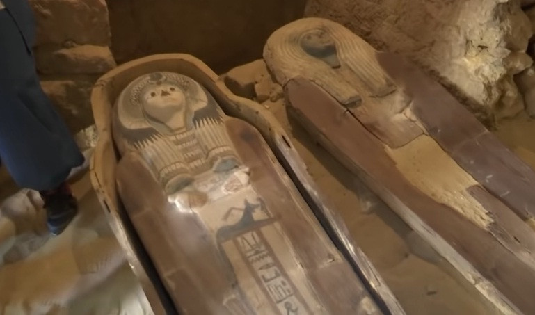 Vị vua Khafre nổi tiếng của Ai Cập cổ đại đã cho xây dựng một kim tự tháp tại khu Kim tự tháp Giza và tượng Nhân sư.