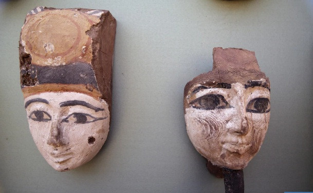 Cả hai linh mục cấp cao trên đều làm việc dưới thời pharaoh Khafre.