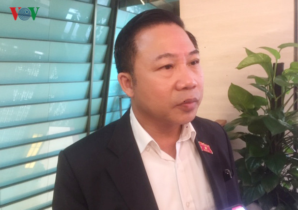 DBQH “uat nghen” truoc thong tin nang diem thi gia 1 ty dong o Son La-Hinh-2