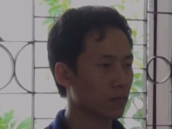 Chan dung nhan vien y te ham hai be gai 13 tuoi