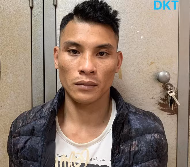  Dùng điếu cày đánh trọng thương nhân viên giao hàng: Ngày 28/4, anh V.M.D (ở Hà Nội) đi giao hàng chuyển phát nhanh tại khu tập thể Khương Thượng, quận Đống Đa, Hà Nội bị Lê Văn Lượng (SN 1989, trú huyện Tam Nông, tỉnh Phú Thọ) dùng điếu cày vụt 2 phát trúng đầu khiến anh D. gục ngã xuống đường, bị thương nặng rồi lẩn trốn. Hôm nay, Công an quận Đống Đa đã bắt giữ được Lượng. 