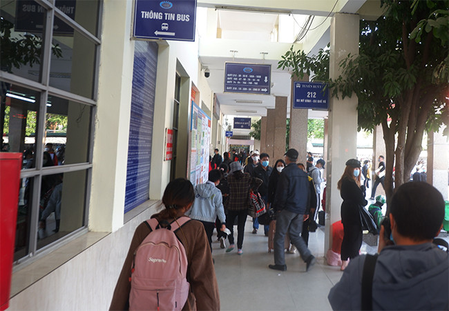 Chia sẻ về giá vé, anh T.V.T - lái xe của một nhà xe thông tin, giá vé xe về nghỉ Tết Dương lịch năm nay không có gì thay đổi nhiều.