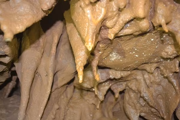 Nhiều nhũ thạch được hình thành