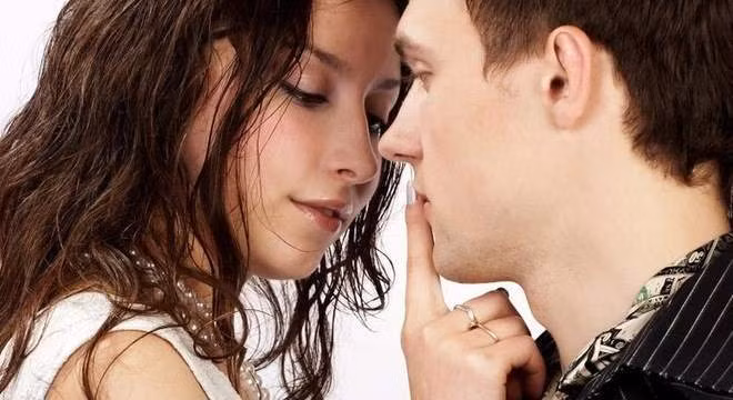 Mục tiêu 7: Tận hưởng “chuyện yêu”. Sự lãng mạn và “chuyện ấy” mang lại nhiều lợi ích sức khỏe. Vì vậy, đừng quên thổi những luồng gió mới và tận hưởng “chuyện ấy” nhiều hơn.