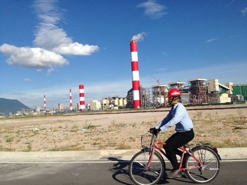 Công nhân trong Formosa cho hay, họ lo ngại nhất là những chất độc hại có trong khói và bùn lắng từ khói.