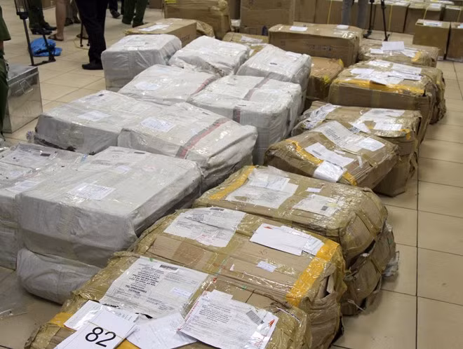 Lô hàng cấm gồm 199 kiện, được lượng chức năng thu giữ khi triệt phá đường dây vận chuyển trái phép ma túy có nguốc gốc từ thảo mộc.