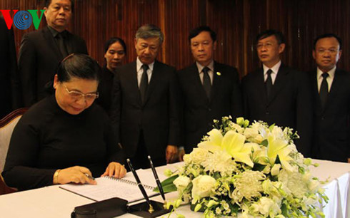 Doan dai bieu cap cao VN du le tang dong chi Xaman Vinhaketh-Hinh-2