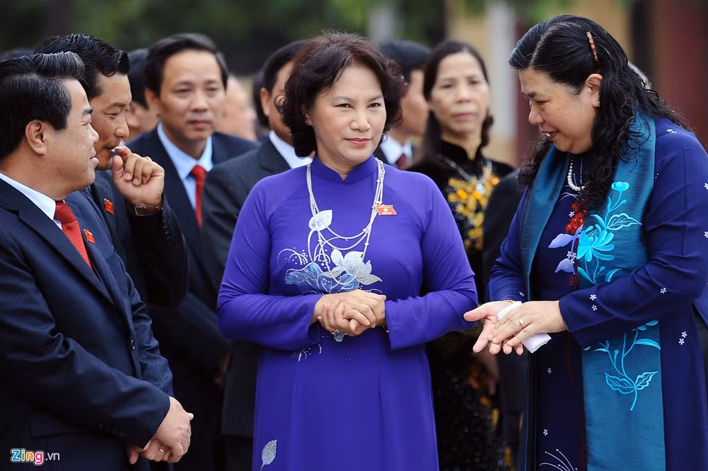 Bà Ngân và Phó Chủ tịch Quốc hội Tòng Thị Phóng tại một sự kiện tháng 10/2012.