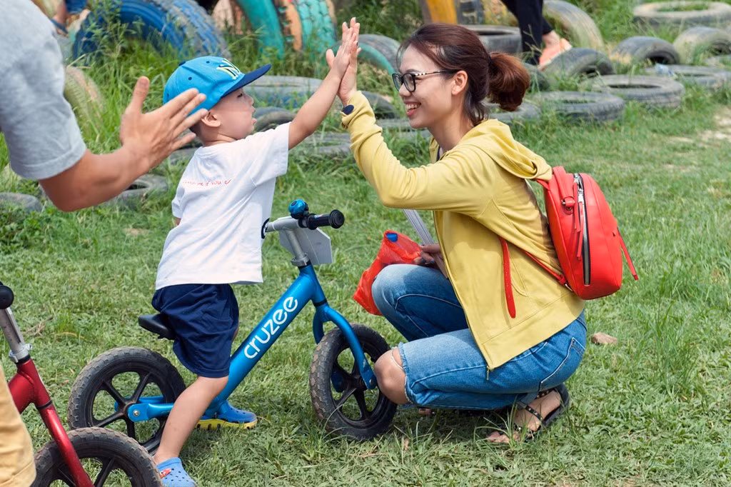 Niềm vui cán đích của bé và sự hài lòng của ba mẹ.
