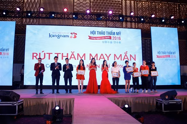 2.000 nguoi chen chan trong hoi thao tham my chuan Han-Hinh-14