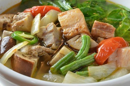 Sinigang là món canh chua thịt hoặc cá, và cũng là một món ăn rất phổ biến ở Philippines. Món ăn được biết đến với vị chua đậm, thường xuất hiện trong các bữa ăn Philippines. Những thành phần khác bao gồm thịt hoặc cá (thường là thịt lợn), đậu bắp và rau bina.