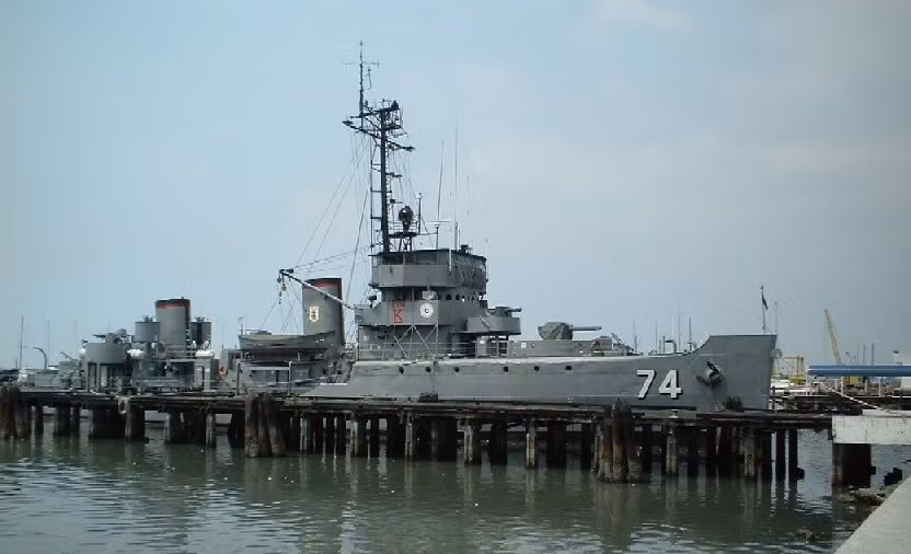 Chiến hạm BRP Rizal (PS-74) cùng loại với chiếc Quezon (PS-70), được đóng năm 1944, giao cho Philippines năm 1965 và phục vụ tới tận ngày nay. Nguồn ảnh: Kaskus