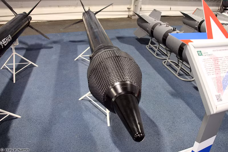 Còn đây là phiên bản mang đầu nổ phá mảnh cực mạnh S-25-OF. Nguồn ảnh: Vitaly Kuzmin