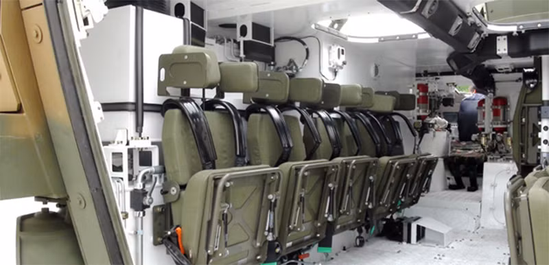 Với thiết kế nội thất chắc chắn, binh sĩ có thể yên tâm khi làm nhiệm vụ và sẽ được bảo vệ an toàn dưới làn đạn của đối phương. Ảnh: chosun.com.