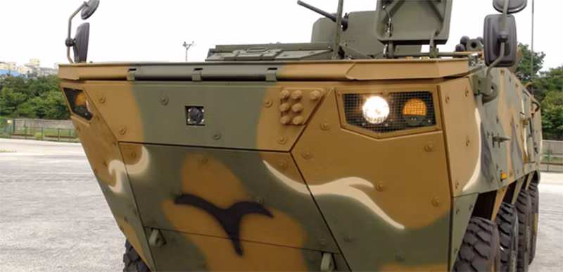 K808 là xe bọc thép chở quân bánh lốp với cấu hình 8x8 được thiết kế để triển khai quân nhanh chóng và trinh sát tiền tuyến, bao gồm cả các khu vực miền núi. Ảnh: chosun.com