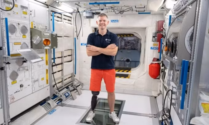 Năm 2022, ông McFall tham gia chương trình "Fly!" của ESA, hướng tới giúp bay vào không gian trở nên khả thi với mọi người. ESA đã thực hiện hàng loạt nghiên cứu về tính khả thi, xem xét liệu phi hành gia khuyết tật có thể thực hiện nhiệm vụ dài ngày trên trạm ISS hay không. Ảnh: ESA.