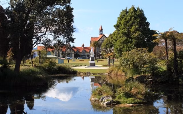 Sau thảm họa thiên nhiên này, giới chức trách và người dân ở Rotorua đã bắt tay vào công tác khắc phục hậu quả, đưa thành phố này từng bước phát triển. Ảnh: myguiderotorua.