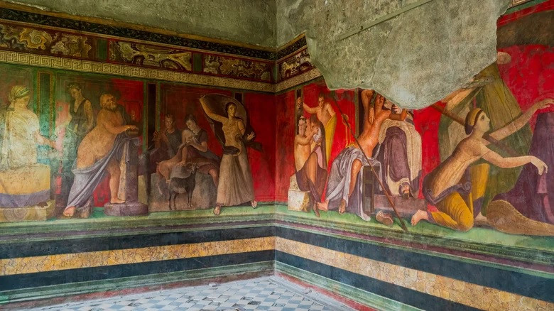 Những bức tường bích họa được trang trí lộng lẫy, đầy màu sắc được tìm thấy bên trong các dinh thự, tòa nhà lớn ở Pompeii. Những tác phẩm này mô tả cuộc sống thường nhật của người dân Pompeii gần 2.000 năm trước như tiệc tùng, ăn uống, làm việc... Ảnh: BBA Photography/Shutterstock.