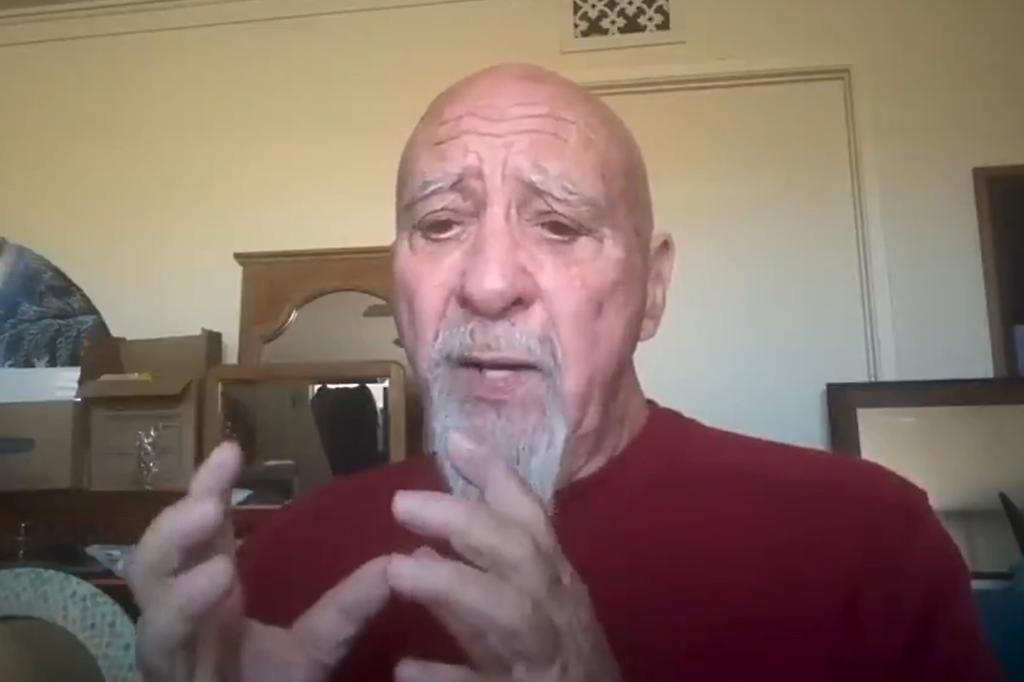 Tiến sĩ Hameroff chia sẻ với người dẫn chương trình Jay Anderson trong chương trình YouTube Project Unity rằng, các nhà khoa học quan sát thấy “mọi thứ dường như biến mất nhưng sau đó lại có sự bùng nổ của hoạt động trong não. Đó có thể là trải nghiệm cận tử hoặc linh hồn rời khỏi cơ thể”. Ảnh: TheProjectUnity/X.