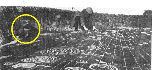 Tuy nhiên, tất cả đều chỉ là giả thuyết. Đến nay, nhiều chuyên gia, nhà khoa học đã và đang nỗ lực giải mã mục đích người xưa tạo ra tảng đá Cochno bí ẩn. Ảnh: RCAHMS.