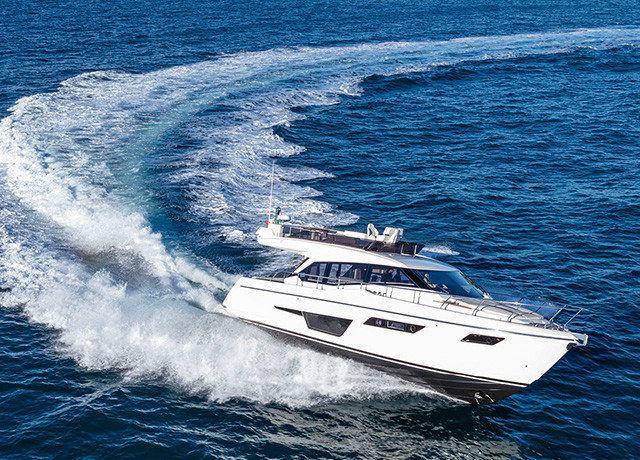 Một lý do khác là màu trắng giúp tàu du lịch, du thuyền nổi bật giữa nền xanh của đại dương và bầu trời, tạo nên cảnh quan ngoạn mục cho những người quan sát và khách hàng tiềm năng đi ngang qua. Ảnh: ferretti-yachts.com.