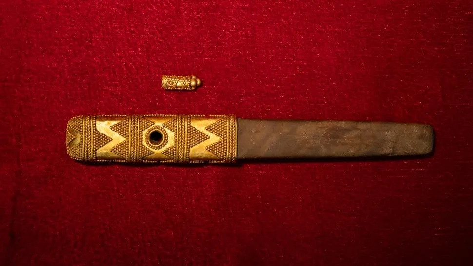 Theo các chuyên gia, kho báu hiện vật quý giá mới tìm thấy cho thấy những người được chôn cất tại 3 gò chôn cất nhiều khả năng thuộc về những người Sarmatian giàu có, thậm chí có thể là thành viên hoàng tộc. Ảnh: Government of Kazakhstan.