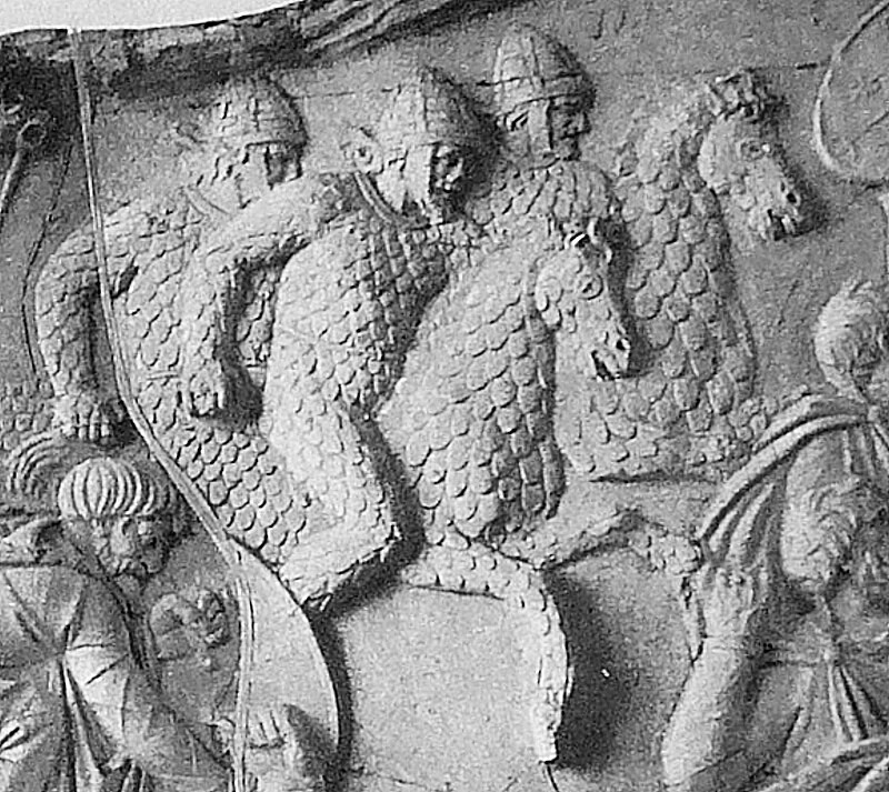 Nhóm khảo cổ cũng khai quật được hài cốt của con người, đồ gốm, 2 chiếc bát gỗ. Việc tìm thấy 2 bát gỗ là phát hiện hiếm bởi gỗ thường bị phân hủy sau một thời gian dài chôn cất sâu trong lòng đất. Ảnh: wikipedia.