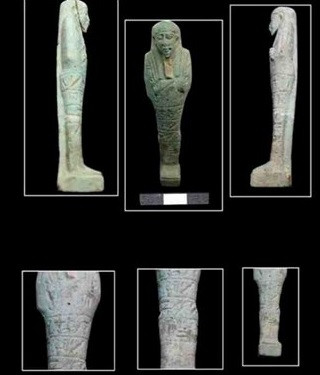 Kho báu được tìm thấy trong những mộ cổ này gồm: tiền xu bằng đồng, vàng lá, nhiều bức tượng nhỏ tượng trưng cho các vị thần như Isis, Bastet và Horus... Ngoài ra, các chuyên gia còn tìm thấy một số đồ gốm, bùa hộ mệnh và bọ hung còn gần như nguyên vẹn. Ảnh: Bộ Du lịch và Cổ vật Ai Cập.