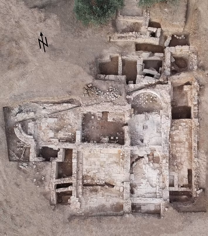 Những tàn tích của của thành phố cổ Tenea được tìm thấy gần ngôi làng nhỏ Chiliomodi ở miền Nam Hy Lạp. Tại đây, các chuyên gia đã phát hiện dấu vết của nhiều công trình trong khu vực như sàn đá cẩm thạch, đá và đất sét trong tình trạng khá tốt. Ảnh: Greece's Ministry of Culture and Sports.