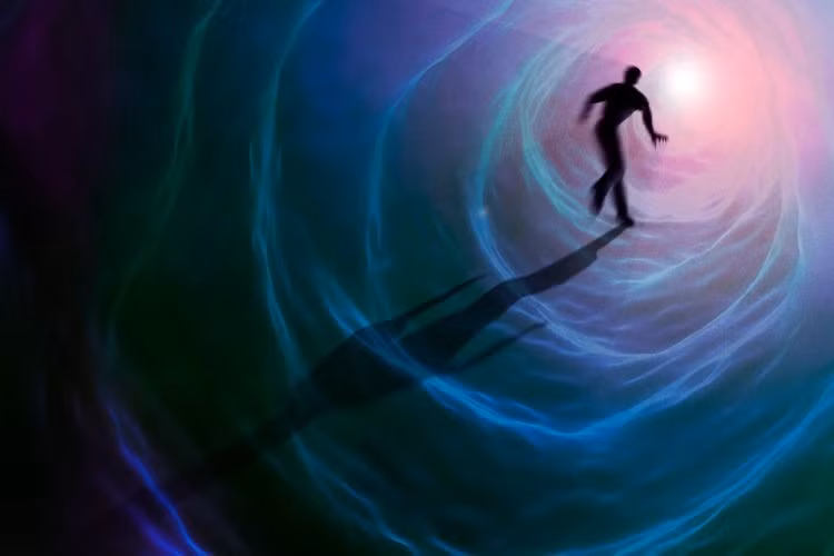 Ông Kenneth cho biết thêm, những người có trải nghiệm NDE trải qua nhiều điều kỳ bí khi linh hồn rời khỏi cơ thể vật chất. Lúc đó, họ thường cảm thấy bản thân đã chết, nghe thấy người khác nói về cái chết của mình hay cố nói chuyện với gia đình, bạn bè nhưng không thể. Ảnh: Mark Garlick/Science Photo Library via Getty Images.