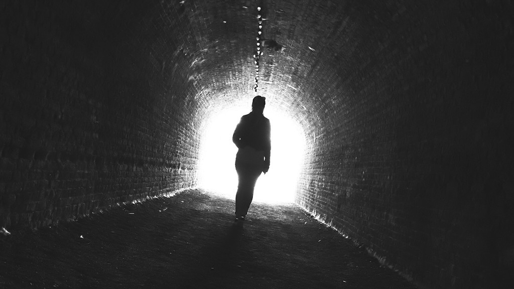 Nhà xã hội học người Mỹ James McClenon nhận định người có trải nghiệm cận tử sẽ có thể nhìn thấy những sinh vật khác hoặc vùng đất thiên đường hay cõi khác với thế giới trong hiện thực. Ảnh: giga.