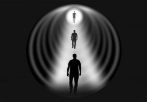 Trong khi ấy, nhà triết học tôn giáo người Anh Mark Fox cho rằng, khi cận kề cái chết, người ở lằn ranh sinh - tử sẽ nhìn thấy bóng tối hoặc ánh sáng. Ảnh: aihcp.