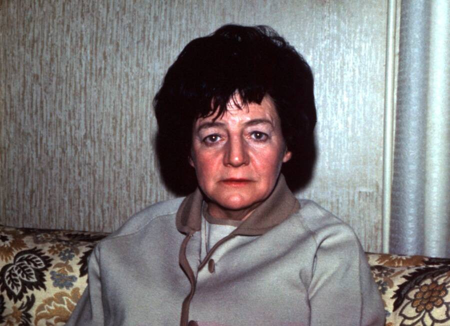 Trong khi Betty thường gặp ác mộng thì Barney thường lo lắng và mất ngủ. Họ muốn bác sĩ Simon để điều trị những điều cũng như thôi miên để giúp 2 vợ chồng nhớ lại cuộc chạm trán với sinh vật ngoài Trái đất vào ngày 19/9/1961. Ảnh: Charles Walker Collection/Alamy Stock Photo.