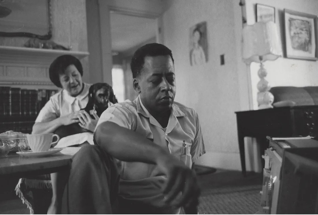 Đến nay, trong khi một bộ phận người dân tin vào câu chuyện của vợ chồng Betty và Barney thì cũng có những ý kiến hoài nghi về sự tồn tại của UFO và người ngoài hành tinh. Ảnh: Look Magazine | Photographer: Paul Fusco | 1966.