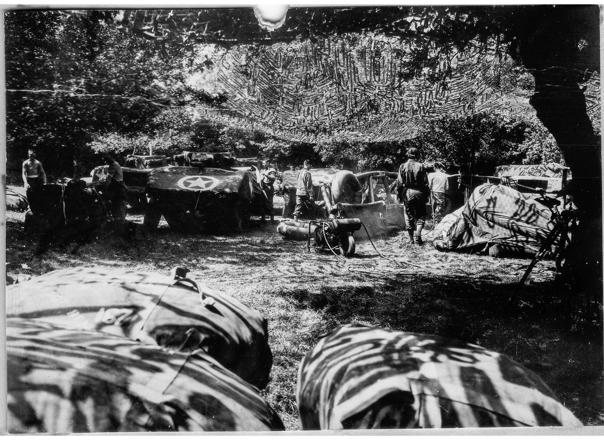 Theo đó, các máy bay do thám và lính trinh sát Đức có thể nghe thấy những âm thanh đó ở khoảng cách lên tới 24 km và tin rằng đó là một đội quân của lực lượng Đồng minh với quân số gồm khoảng 30.000 người. Ảnh: nationalww2museum.