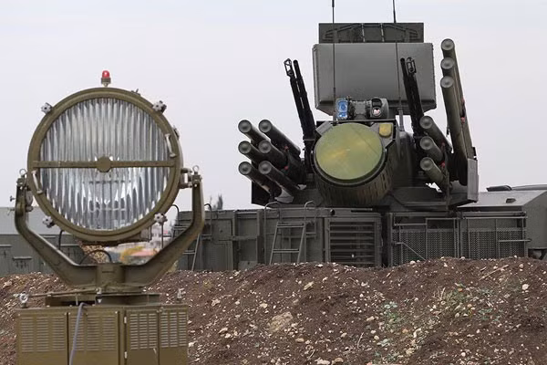 Hệ thống Pantsir-S1M sẽ có khả năng đánh chặn máy bay không người lái, ngoài ra tổ hợp vũ khí này sẽ được trang bị thêm hai loại tên lửa mới có tầm bắn 30 km và một loại tầm cực ngắn.