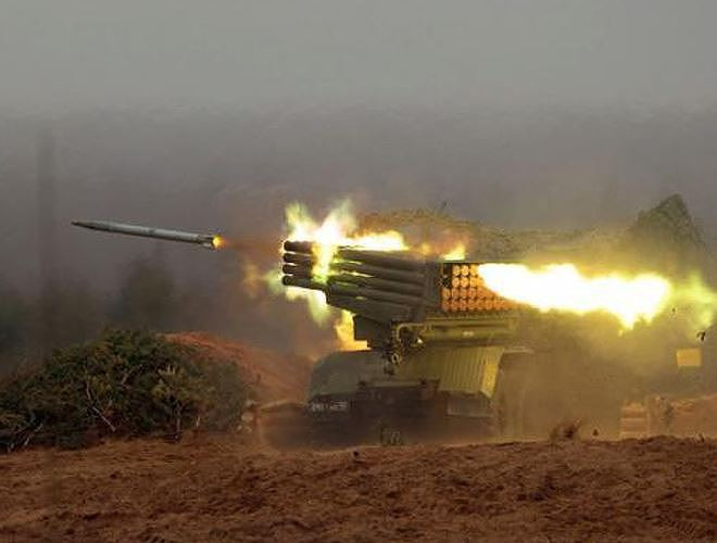 Pháo phản lực BM-21 được đưa vào sử dụng từ năm 1963 trong quân đội Liên Xô và hàng chục quốc gia trên thế giới trong đó có các quốc gia Trung Đông.