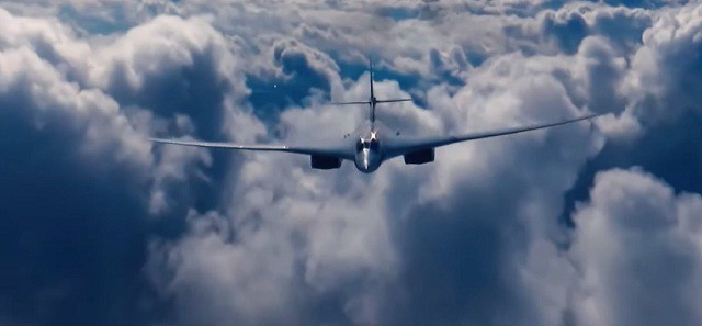 Theo ghi nhận tại hiện trường, mặc dù vẫn bị theo dõi trên màn hình radar của tiêm kích F-35, nhưng chiếc chiến đấu cơ do Mỹ chế tạo chẳng thể nào đuổi kịp oanh tạc cơ Nga khi đó đang bay ở vận tốc Mach 2.