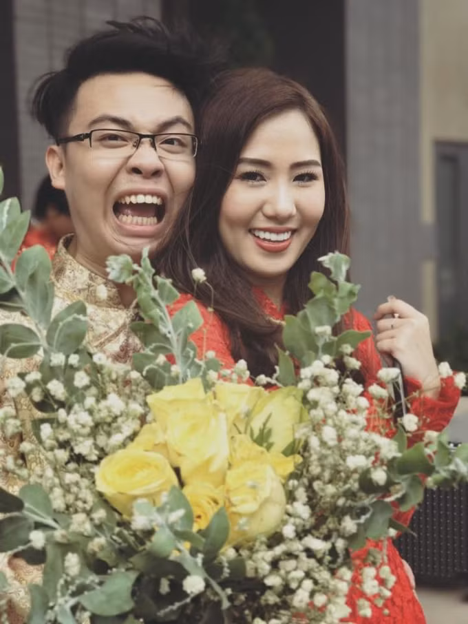 Tự nhận mình là một người khô khan, không thể hiện cảm xúc ra bên ngoài nhiều, Huy Hoàng đã phải lấy hết can đảm để thực hiện màn cầu hôn lãng mạn này.