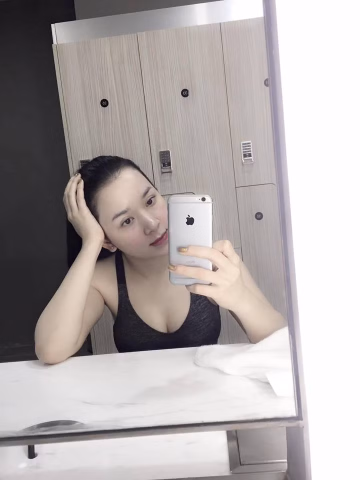 Từng kết hôn và sinh con nhưng không may mắn khi phải hứng chịu cảnh hôn nhân đổ vỡ... Thời gian gần đây Ngọc Phương luôn cố gắng sống lạc quan nhất có thể, vượt qua mọi nỗi buồn để xây dựng một cuộc sống mới tốt nhất.