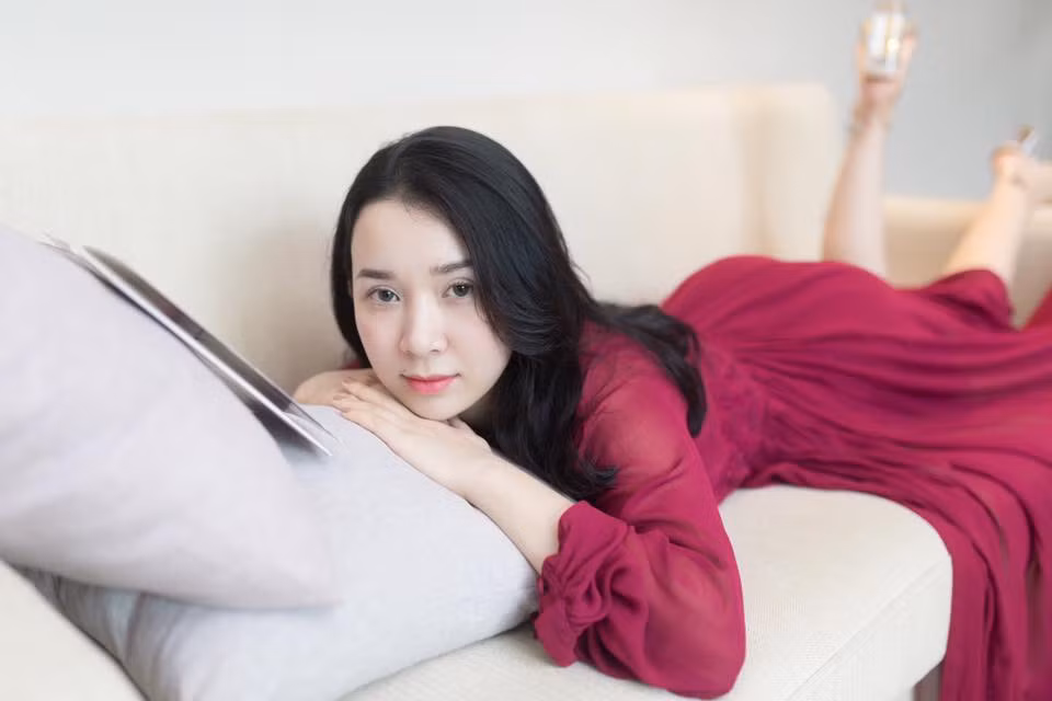 Ngoài ra, nếu thường xuyên theo dõi trang cá nhân của Ngọc Phương, các bạn trẻ chắc chắn sẽ khó có thể rời mắt khỏi những bức ảnh nghệ thuật có tạo hình rất táo bạo, gợi cảm mà 9X Hà thành xuất hiện với vai trò người mẫu. Trong những bức ảnh này.