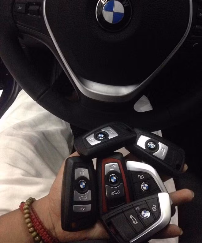 Một chàng trai khoe 7 chiếc "xế khủng" mà mình có.