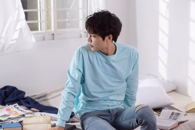 Phong cách ấn tượng cùng khả năng ca hát của Juni khiến nhiều người thích thú. Bản cover thu hút hơn 700.000 lượt xem và hàng chục nghìn lượt yêu thích, chia sẻ từ dân mạng.