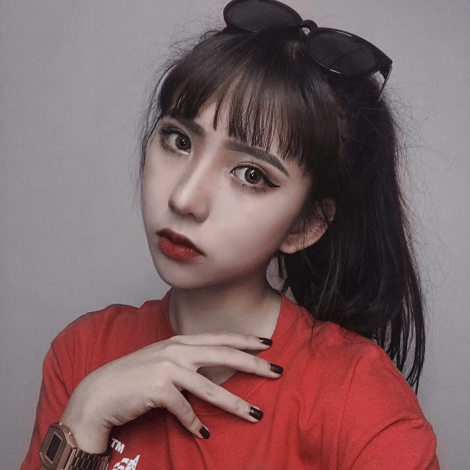 Nhìn phong cách thời trang và gương mặt của Uyên Nhi nhiều người còn lầm tưởng cô nàng là con lai Hàn.