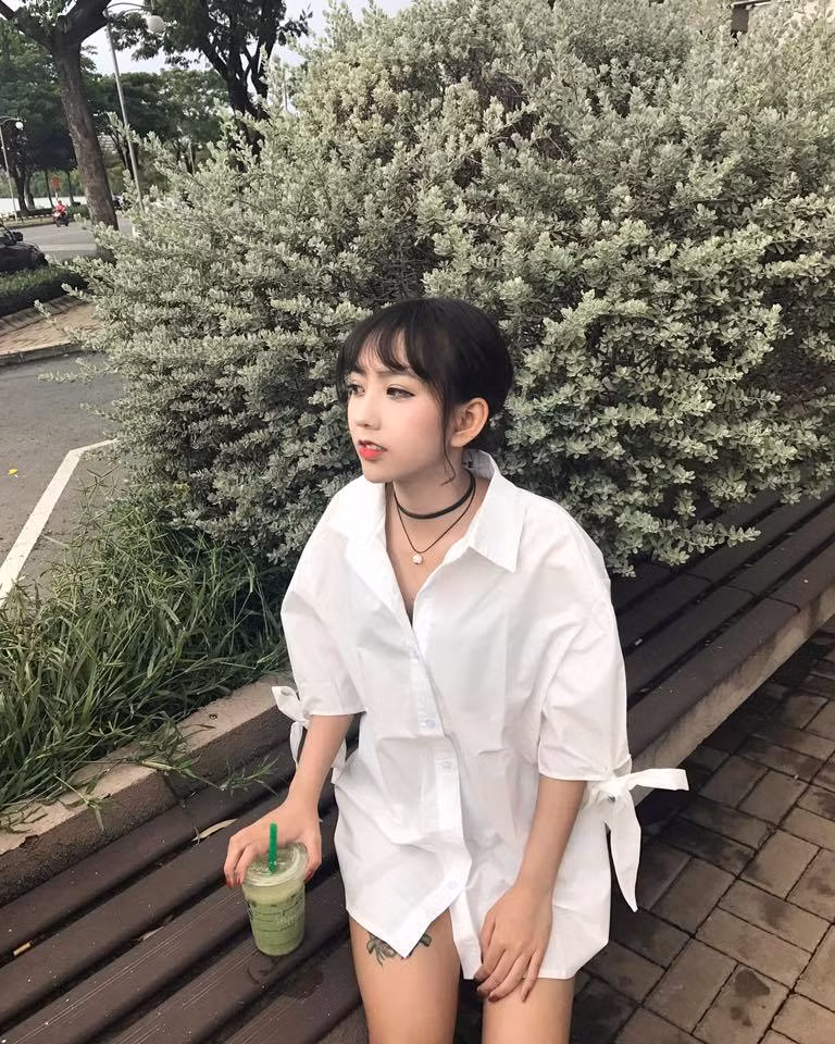 Trong tương lai cô nàng sẽ cố gắng học tập để đỗ vào trường Đại học theo đúng ý định của mình. Bên cạnh đó Nhi cũng sẽ tiếp tục phát triển việc kinh doanh online của mình với hi vọng có một chút vốn mở một cửa hàng thời trang của riêng mình.