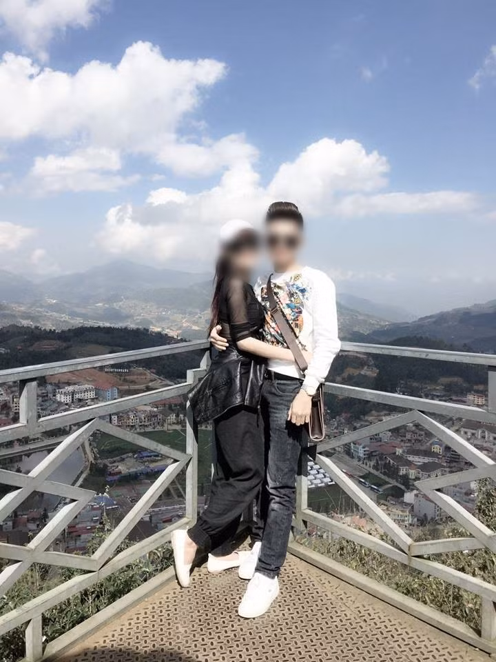 Câu chuyện càng trở nên lùm xùm hơn nữa khi đêm qua (21.7), J.N đã livestream trên trang cá nhân để minh oan cho bản thân và nêu ý muốn tìm ra kẻ đã tung tin, làm xấu hình ảnh cô cùng gia đình để đưa ra trước pháp luật.