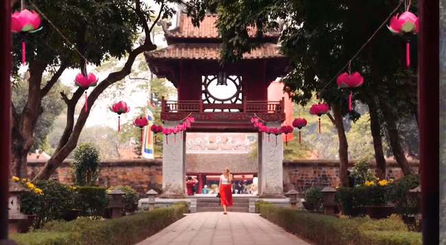 Trieu do quang cao va nha xe duoi khach